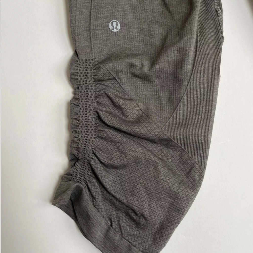 Lululemon In The Flow Crop || Leggings Sz 8 - Picture 3 of 5